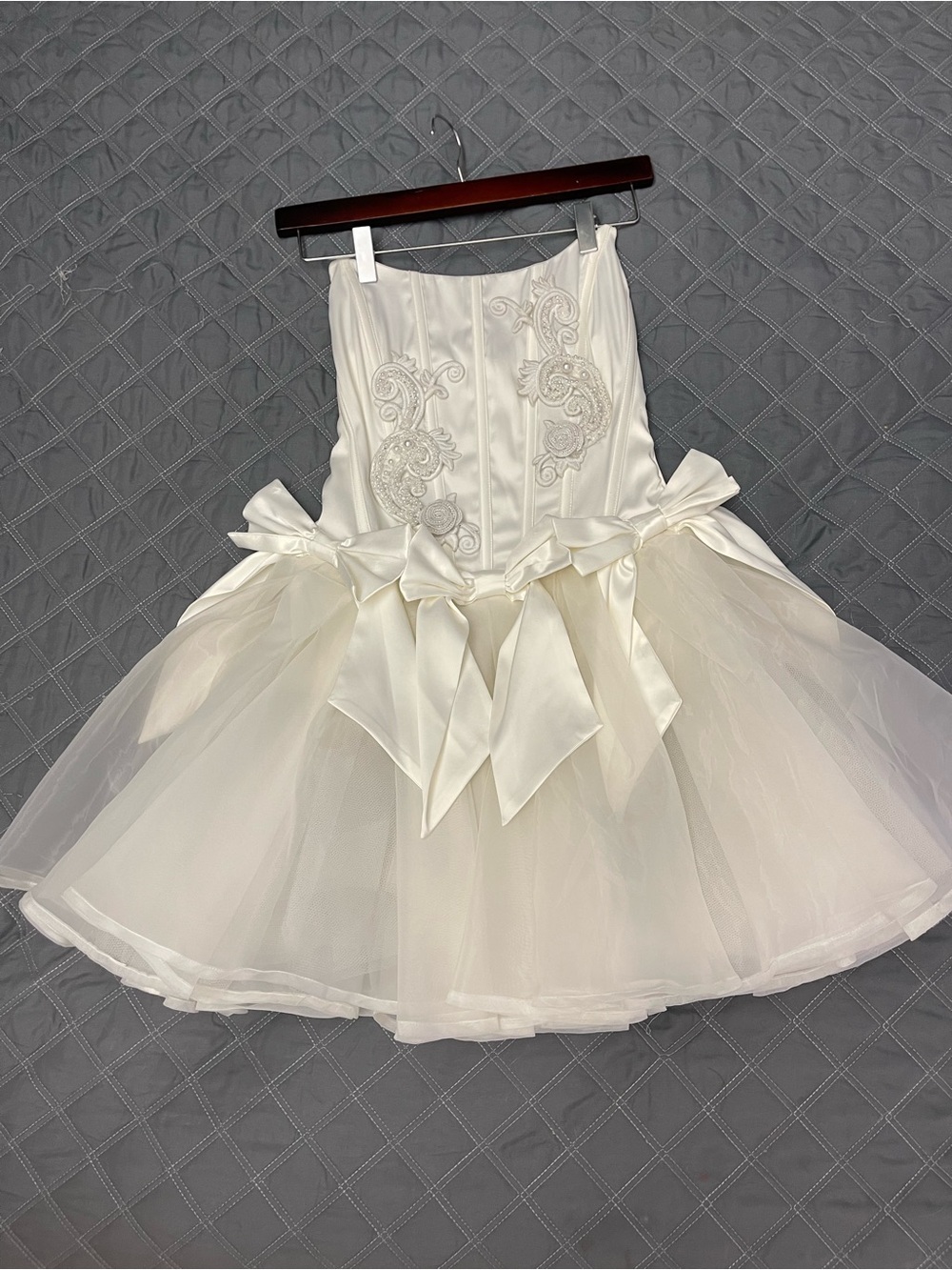BLITHE Mini White dress With Bows and Pearls